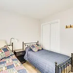 Central Henderson Retreat Near Dining And Lake Mead!