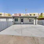 Central Henderson Retreat Near Dining And Lake Mead!
